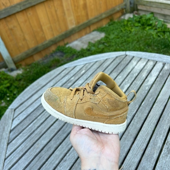 Jordan Retro 1 Mid BP Golden Harvest/Sail‎ Youth Size 8C - Picture 6 of 8
